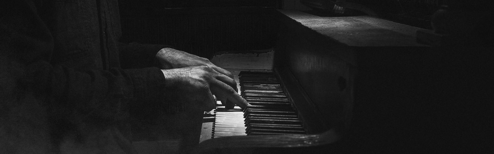 hero_02_piano hero_02_piano
